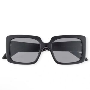 NWT Quay Australia Total Vibe Sunglasses Black Frame Smoke Lens